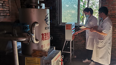 When we use medical waste incinerators, what pre-treatment measures need to be done?